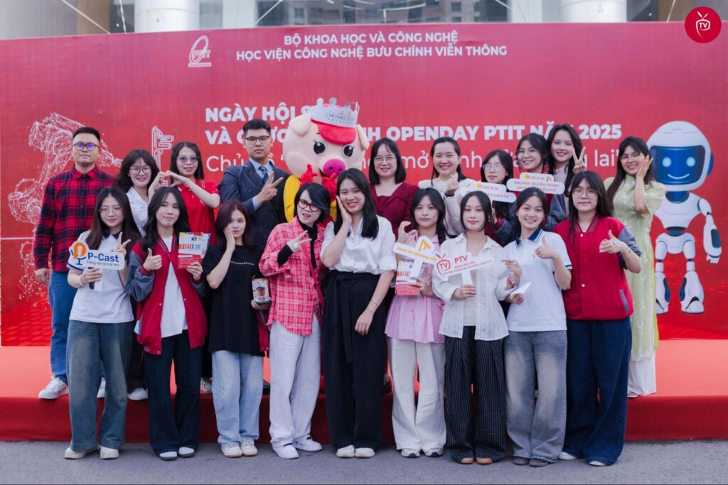STEM X OPENDAY PTIT 2025: 2K7 cuồng nhiệt chinh phục “Làng Bon Trend – Đa phương tiện”