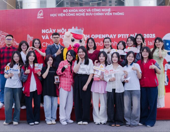 STEM X OPENDAY PTIT 2025: 2K7 cuồng nhiệt chinh phục “Làng Bon Trend – Đa phương tiện”