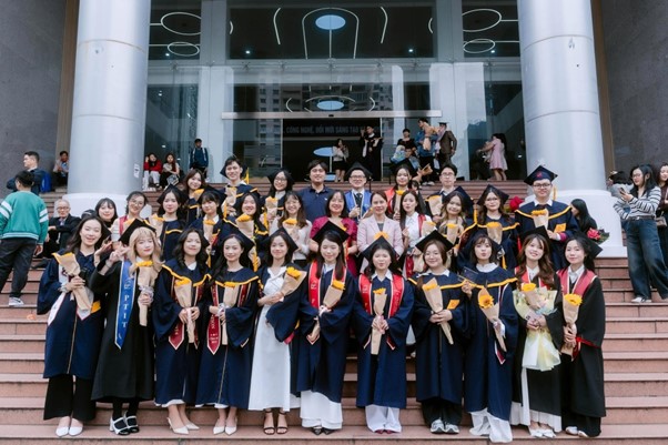 SINH VIÊN KHÓA D21 NGÀNH TRUYỀN THÔNG ĐA PHƯƠNG TIỆN KHÉP LẠI HÀNH TRÌNH 4 NĂM ĐÁNG NHỚ, MỞ RA CHƯƠNG MỚI ĐẦY KHÁT VỌNG