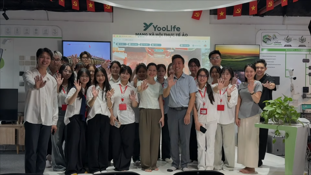 Ứng dụng thực tế ảo trong tác nghiệp báo chí truyền thông: Sinh viên PTIT tham quan và học tập tại YooTek Holdings