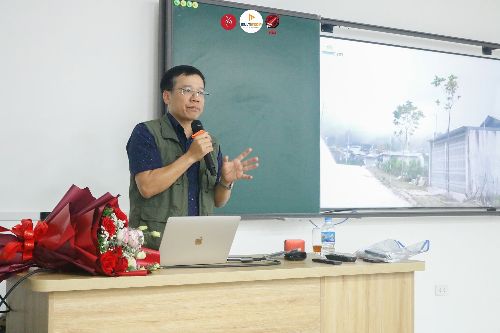 Talk Show “Investigative Reporting: A Conversation with Journalist Đỗ Doãn Hoàng”