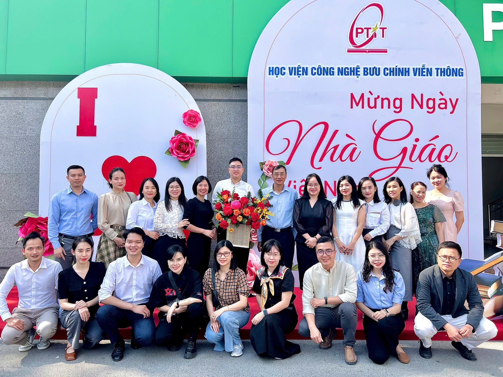 Heartfelt Moments from the 42nd Vietnam Teachers’ Day Celebration at the Faculty of Multimedia
