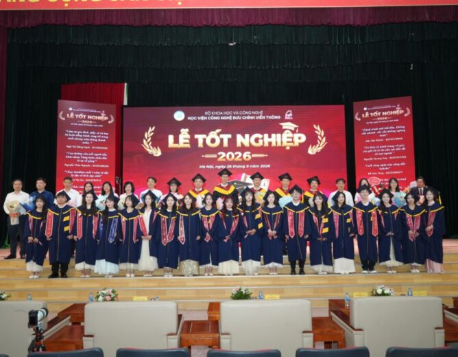 Rộn ràng lễ trao bằng tốt nghiệp cho tân cử nhân khóa D22 ngành Truyền thông Đa phương tiện và Báo chí (định hướng Báo chí số)
