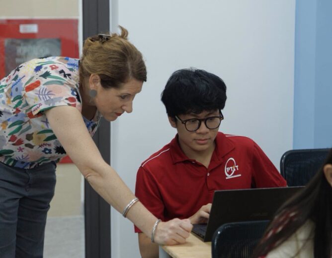 PTIT x QUT: Giáo sư Lisa Scharoun hướng dẫn sinh viên khám phá cảm hứng thiết kế từ kiến trúc Hà Nội